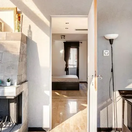 3 Bedrooms With Terrace Close To The Center